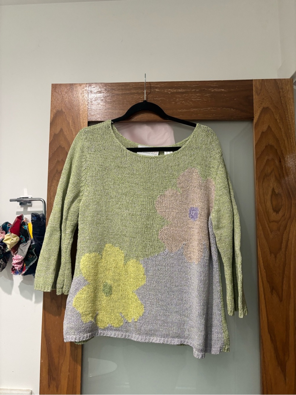 Liz Claiborne Light Green Floral Crewneck Sweater